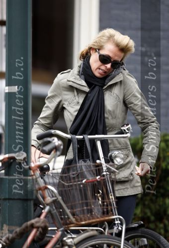 Amsterdam 7 oktober 2008
Frederique v d Wal op de fiets in Amstetdam.
Peter Smulders bv