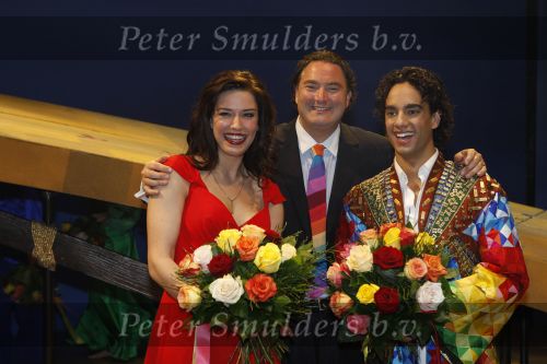 Utrecht, 12 November 2008
Premiere JOSEPH in de Stadsschouwburg
Freek Bartels met Erwin v Lambaart en Renee v Wegberg
Foto Peter Smulders BV