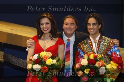 Utrecht, 12 November 2008
Premiere JOSEPH in de Stadsschouwburg
Freek Bartels met Erwin v Lambaart en Renee v Wegberg
Foto Peter Smulders BV