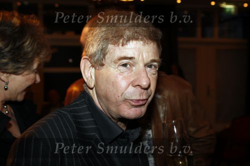 Bussum 24 januari 2008
Omroepman van het jaar verkiezing bij Jan Tabak. Frits Barend met champagne