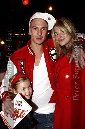 Amsterdam 9 december 2008
Gaby Blaaser met vriend en zijn zus bij de premiere van High school musical.
Peter Smulders bv