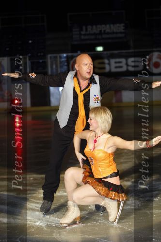 Amsterdam 23 oktober 2007
Nance Coolen en Gerard Joling bij presentatie sterren dansen op het ijs van sbs6  op de jaap eden baan. Gaston Starreveld