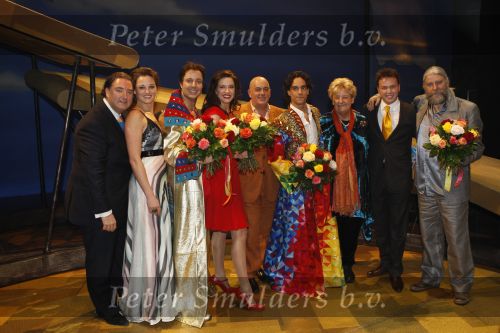 Utrecht, 12 November 2008
Premiere JOSEPH in de Stadsschouwburg
Erwin v Lambaart Pia Douwes Erica Terpstra Jack v Gelder Jamai Loman Freek Bartels Renee v Wegberg Paul Walthaus en Leo Hogenboom
Foto Peter Smulders BV