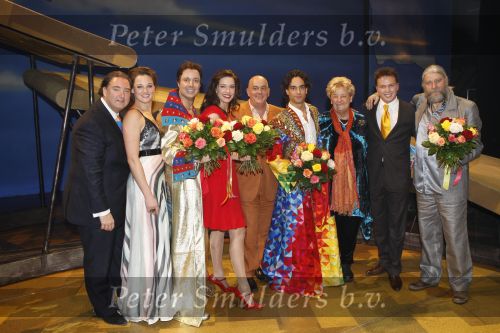 Utrecht, 12 November 2008
Premiere JOSEPH in de Stadsschouwburg
Erwin v Lambaart Pia Douwes Erica Terpstra Jack v Gelder Jamai Loman Freek Bartels Renee v Wegberg Paul Walthaus en Leo Hogenboom
Foto Peter Smulders BV