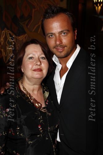 Amsterdam 8 april 2008
Modeshow percy in tuschinski. Geert Hoes met moeder
Peter Smulders bv