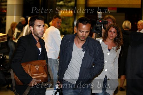 Amsterdam 27 augustus 2008
Geert Hoes en Arjen de vriend van Percy arriveren op schiphol nadat ze op Aruba zijn geweest voor de begrafenis van Percy.
Peter Smulders bv