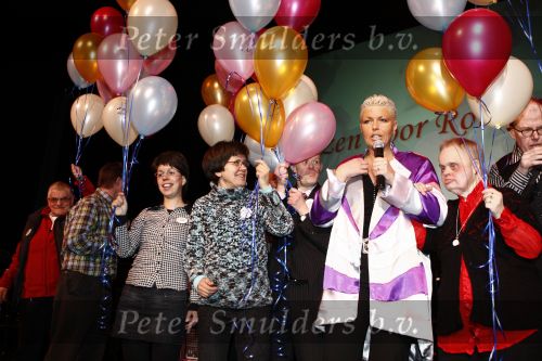 Zeist 27 december 2008
45 jarig artiesten jubileum van Ronnie Tober in he Fygi theater. gehandicapten
Peter Smulders bv