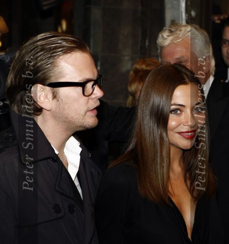 Amsterdam 17 november 2008
Premiere Oorlogswinter in Tuschinski. Georgina Verbaan met een kennis
Peter Smulders bv