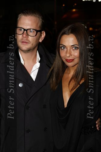 Amsterdam 17 november 2008
Premiere Oorlogswinter in Tuschinski. Georgina Verbaan met een kennis
Peter Smulders bv