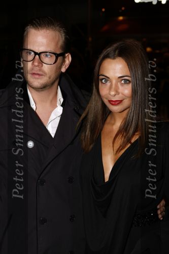 Amsterdam 17 november 2008
Premiere Oorlogswinter in Tuschinski. Georgina Verbaan met een kennis
Peter Smulders bv