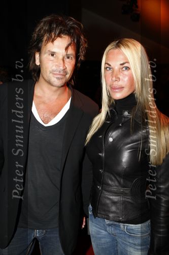 Amsterdam 23 januari 2008
Modeshow Blue Blood tijdens amsterdam fashion week. Georgios Petropulos met vrouw Nicole