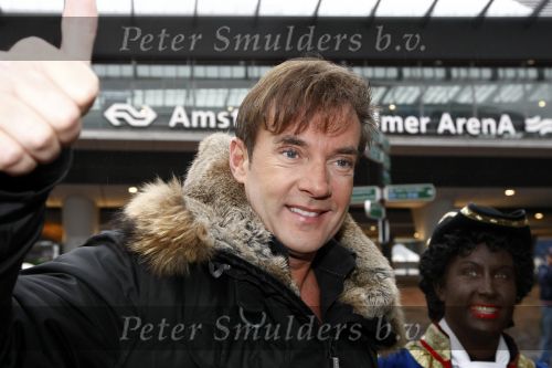 Amsterdam 5 oktober 2008
Premiere Sinterklaas en het geheim van het grote boek in pathe arena. gerard Joling met kinderen
Peter Smulders bv