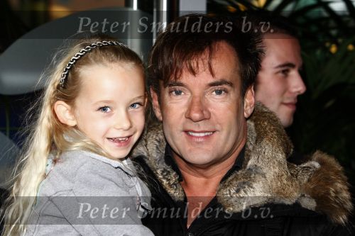 Amsterdam 5 oktober 2008
Premiere Sinterklaas en het geheim van het grote boek in pathe arena. gerard Joling met kinderen
Peter Smulders bv