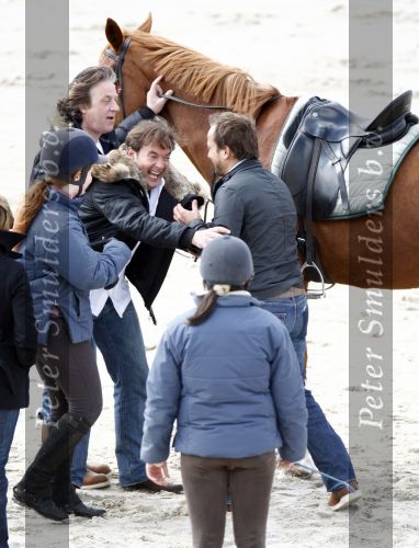 Schagen 17 april 2008
Opnames videoclip Gerard Joling met paarden op het strand. Geert Hoes en Wino Ontzigt zijn ook aanwezig.
Peter Smulders bv