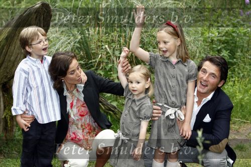 Apeldoorn 30 mei 2008
Prins Maurits Prinses Marilene en hun kinderen Prinses Anna Prins Lucas en Prinses Felicia  tijdens fotoshoot vanwege 10 jarig huwelijk in de apenheul.