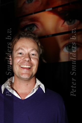 Amsterdam 16 oktober 2008
Veiling van foto\'s door diversen Bn ers gemaakt die geveild worden voor micro krediet in hotel arena. Gijs Staverman
Peter Smulders bv