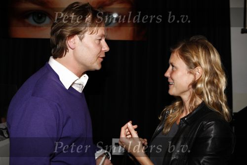Amsterdam 16 oktober 2008
Veiling van foto\'s door diversen Bn ers gemaakt die geveild worden voor micro krediet in hotel arena. Gijs Staverman met Sophie Hillbrand
Peter Smulders bv