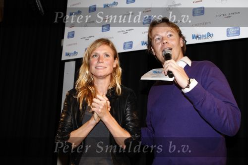 Amsterdam 16 oktober 2008
Veiling van foto\'s door diversen Bn ers gemaakt die geveild worden voor micro krediet in hotel arena. Gijs Staverman met Sophie Hillbrand
Peter Smulders bv