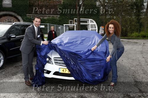 Breukelen 5 april 2008
Glennis Grace en haar vriend Moos en zoontje Antony krijgen hun nieuwe mercedes bij neijenrode.
Peter Smulders b v