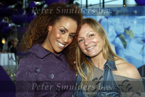Rotterdam 16 oktober 2008
Premiere Holiday on ice in ahoy. Glennis Grace met een vriendin
Peter Smulders bv