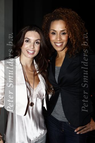 Amsterdam 23 oktober 2008
Presentatie nieuwe creme van Robert Schoemacher in het IJ gebouw.Rossana Lima met Glennis Grace
Peter Smulders bv
