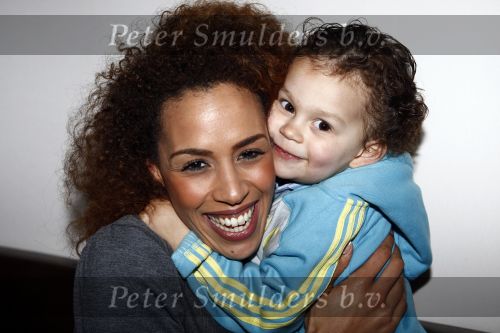 Amsterdam 27 november 2008
Glennis Grace met haar zoontje Antony.
Peter Smulders bv