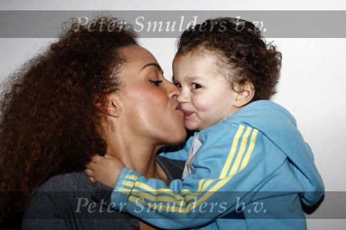 Amsterdam 27 november 2008
Glennis Grace met haar zoontje Antony.
Peter Smulders bv