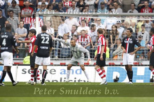 Eindhoven, 23 September 2007 Seizoen 2007/2008 Kompetitewedstrijd PSV-Feyenoord, eindstand 4-0
Gomes