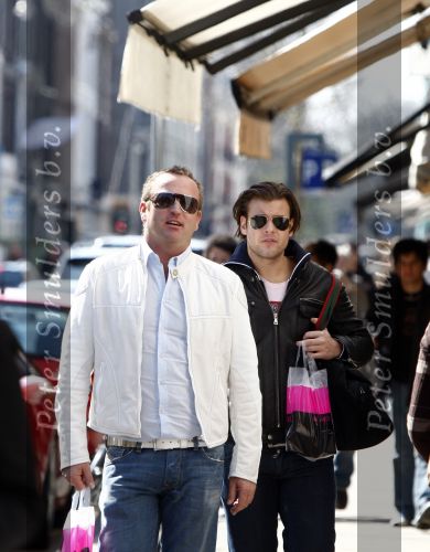Amsterdam 9 april 2008
Gordon met een vriend en fans op de pc hooftstraat.