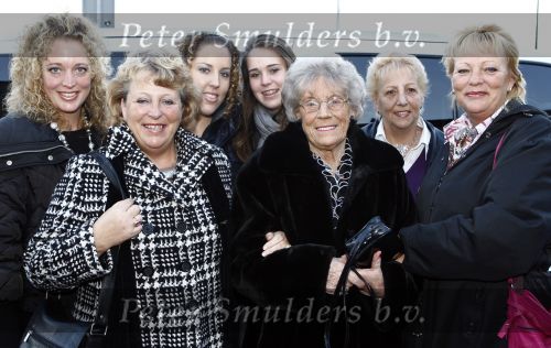 Amsterdam 7 november 2008
Presentatie boek en cd van Gordon bij Panma. moeder Gordon met zussen
Peter Smulders bv