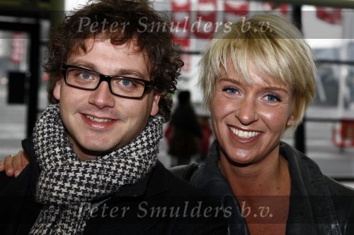 Rotterdam 30 november 2008
Het feest van Sinterklaas in ahoy .Guus Meeuwis met vrouw Valerie e zijn kinderen
Peter Smulders bv