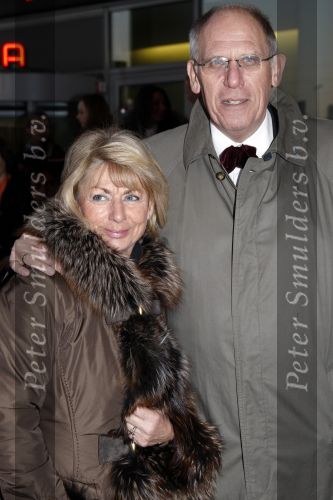 Rotterdam 16 december 2007
premiere Evita in het nieuwe Luxor theater. Hans Dijkstal met vrouw
Peter Smulders bv
