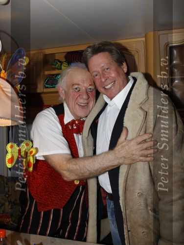 Den Haag, 19 December 2008
Premiere Russisch Staatscircus 2008
Hans Kazan samen met zijn 2 zonen op bezoek in de caravan van de wereldberoemde clown Popov
Foto Peter Smulders BV