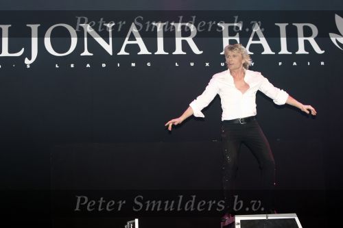 Amsterdam 11 december 2008
Openings en VIP avond van de Miljonairsfair in de Rai. Hans Klok tijdens optreden
Peter Smulders bv