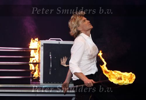 Amsterdam 11 december 2008
Openings en VIP avond van de Miljonairsfair in de Rai. Hans Klok tijdens optreden
Peter Smulders bv