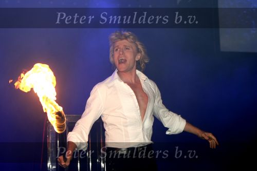 Amsterdam 11 december 2008
Openings en VIP avond van de Miljonairsfair in de Rai. Hans Klok tijdens optreden
Peter Smulders bv