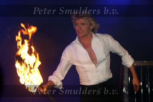 Amsterdam 11 december 2008
Openings en VIP avond van de Miljonairsfair in de Rai. Hans Klok tijdens optreden
Peter Smulders bv