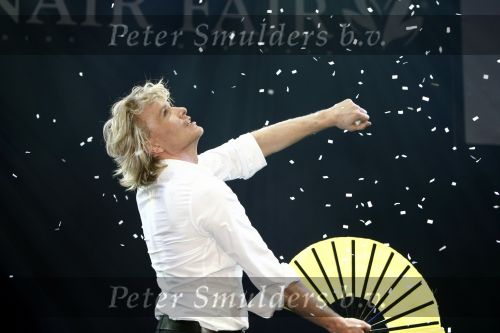 Amsterdam 11 december 2008
Openings en VIP avond van de Miljonairsfair in de Rai. Hans Klok tijdens optreden
Peter Smulders bv