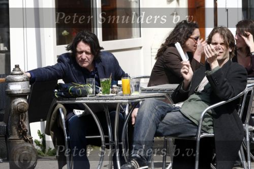 Amsterdam 22 april 2008 
Hans Teeuwen op terras samen met Pierre Bokma.
Peter Smulders bv