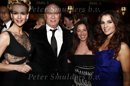 Amstedam 8 december 2008
Prmiere film Wit licht in Tuschinski. hans v Veen met Daphne Deckers en Quinty Trustfull
Peter Smulders bv