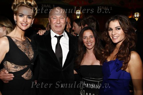 Amstedam 8 december 2008
Prmiere film Wit licht in Tuschinski. hans v Veen met Daphne Deckers en Quinty Trustfull
Peter Smulders bv