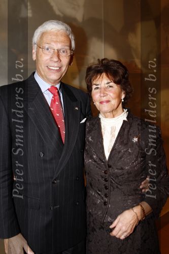 Schiphol 23 januari 2008
Opening nieuwe VIP centrum en koninklijke loge op schiphol door Koningin Beatrix.
Gerlach Cerfontaine begeleidt haar.hans v d Broek met zijn vrouw