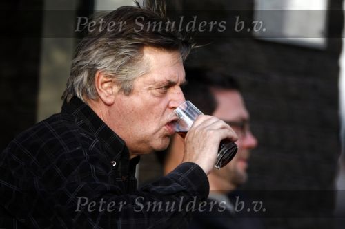 Amsterdam 13 oktober 2008
Hans v d Togt met  drankje chips en sigaret op terrasje.
Peter Smulders bv