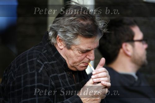 Amsterdam 13 oktober 2008
Hans v d Togt met  drankje chips en sigaret op terrasje.
Peter Smulders bv