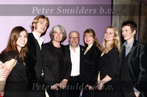 Gouda 23 december 2008
Premiee van Anatevka in de goudse schouwburg. Harry Slinger met vrouw en kinderen
Peter Smulders bv