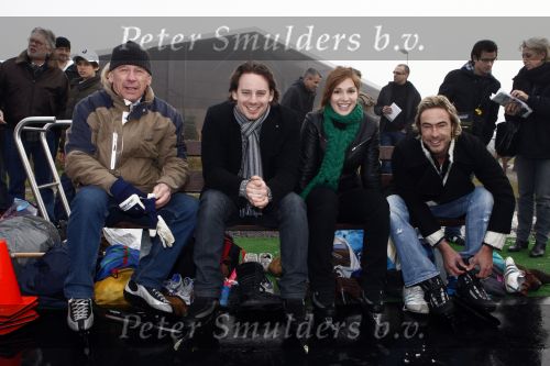 Biddinghuizen 23 december 2008
eerste dag van de film de hel van 63 op de schaatsbaan in Biddinghuizen met Henk Gemser Chris Zegers Cas Jansen en Chava voor in t Holt.
Peter Smulders bv