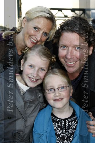 Amsterdam 6 oktober 2008
Premiere film huis Anubis in de theaterfabriek. henk jan Smits met vrouw en kinderen
Peter Smulders bv
