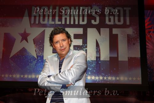 Hilversum26 maart 2008
Perspresentatie Holland\'s got talent in theater Gooiland met Gerard Joling Patricia Paay Viktor Brand en Henkjan Smits.
Peter Smulders bv