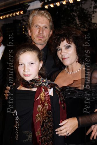 Amsterdam 5 oktober 2007
Premiere Ciske de Rat in Carre.   Henriette Tol met man en dochter
