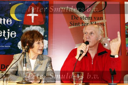 Amsterdam 11 november 2008
Herman v Veen bij presentatie van sinterklaas boek in de bibliotheek in Amsterdam. Herman met Mies Bouwman
Peter Smulders bv